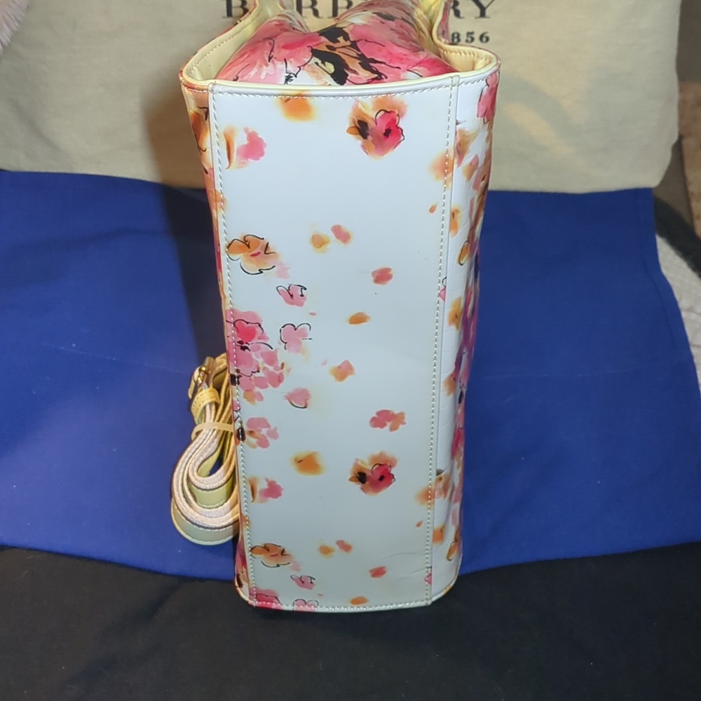 Floral Patent Top-Handle Handbag with Gold Hardware - Pink - Picture 7 of 11